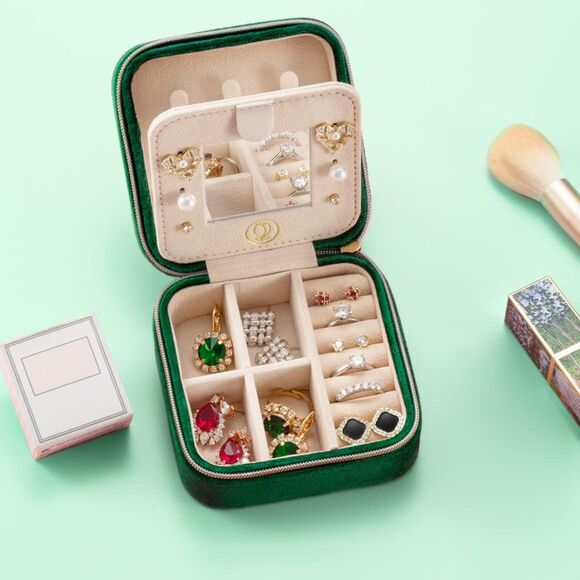 Compact Velvet Travel Jewelry Box Small Elegant & Convenient Storage of Trinkets - Picture 3 of 4